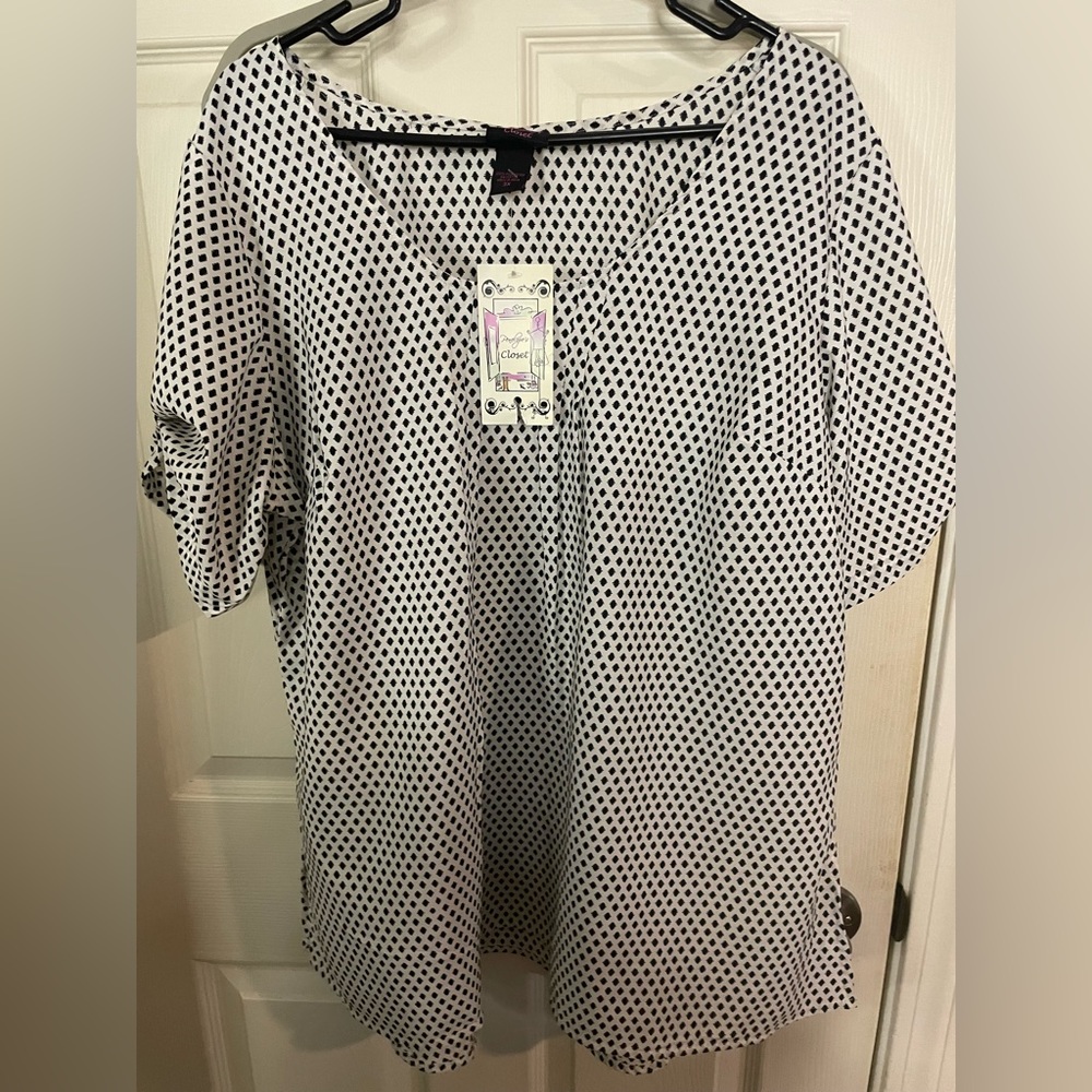 NWT Penelope's Closet blouse- white with Diamond pattern- size 3x
